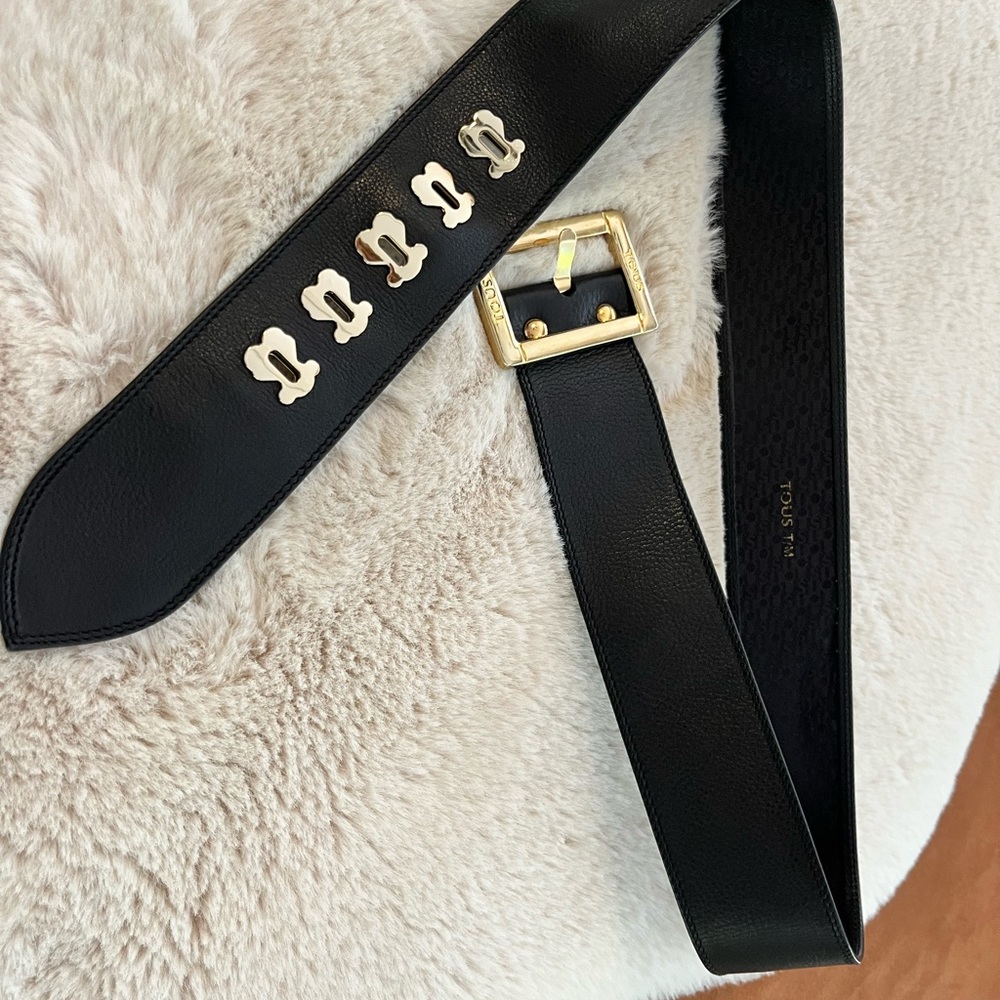Size Large black leather Tous belt - like new.